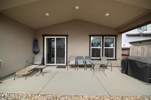 1925 Carmel Ranch Cir, Oakdale, CA 95361
