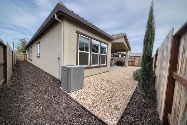 1925 Carmel Ranch Cir, Oakdale, CA 95361