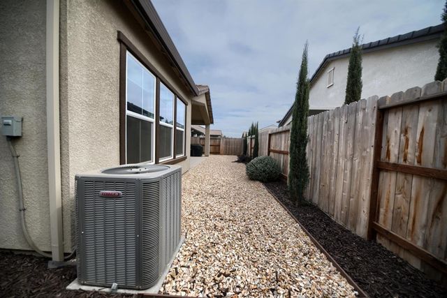 1925 Carmel Ranch Cir, Oakdale, CA 95361