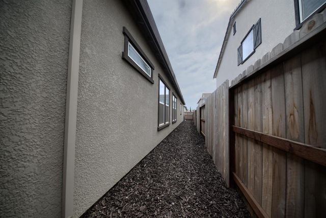 1925 Carmel Ranch Cir, Oakdale, CA 95361