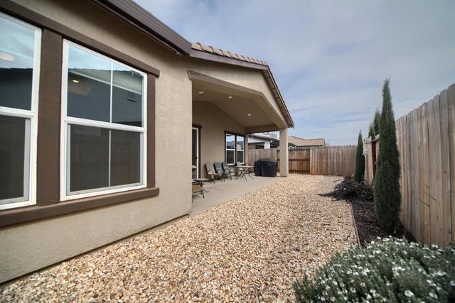 1925 Carmel Ranch Cir, Oakdale, CA 95361