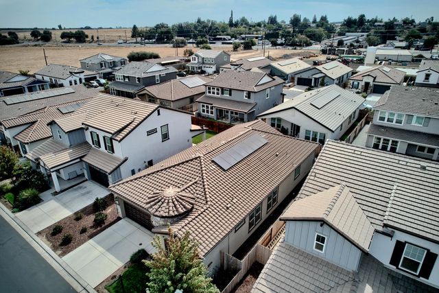 1925 Carmel Ranch Cir, Oakdale, CA 95361