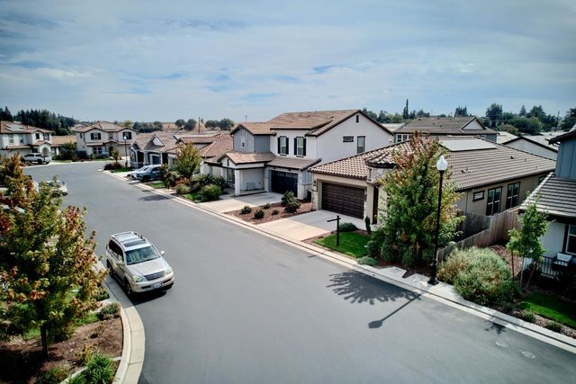 1925 Carmel Ranch Cir, Oakdale, CA 95361