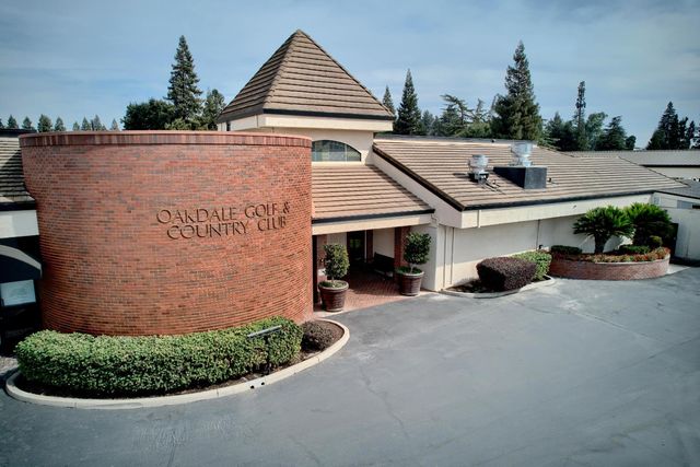 1925 Carmel Ranch Cir, Oakdale, CA 95361