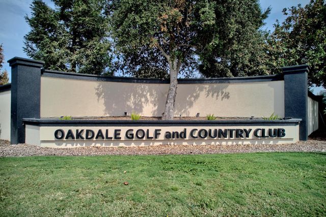 1925 Carmel Ranch Cir, Oakdale, CA 95361
