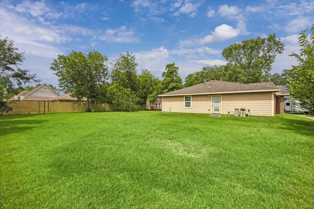 118 Tower Drive, Friendswood, TX 77546