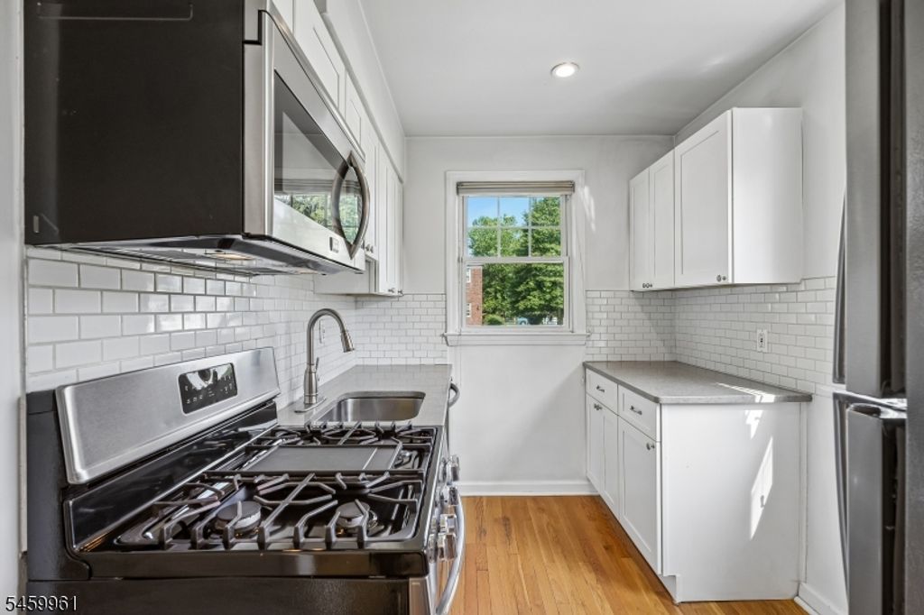 349 Bloomfield Ave 10, Verona Twp., NJ 07044 — photo 4