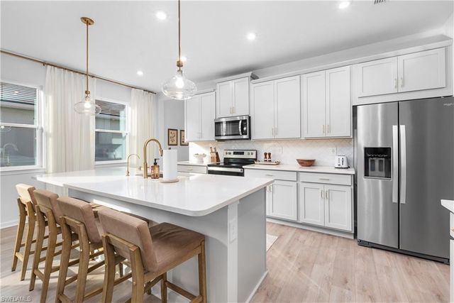 10313 Bonavie Cove DR, Fort Myers, FL 33966