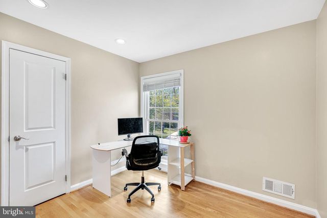 7515 CAYUGA AVE, Bethesda, MD 20817