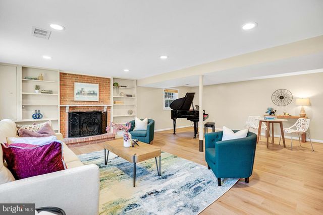 7515 CAYUGA AVE, Bethesda, MD 20817