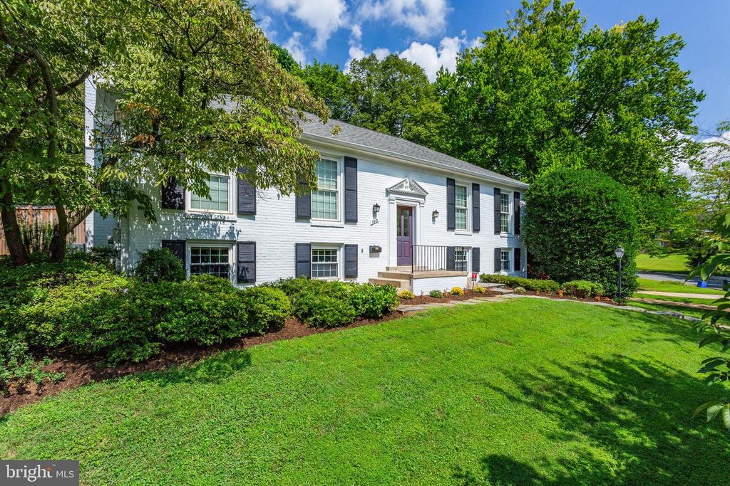 7515 CAYUGA AVE, Bethesda, MD 20817