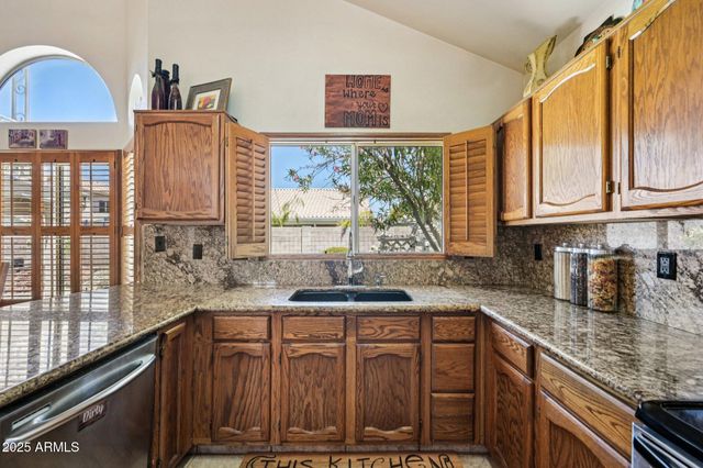 8362 W MICHELLE Drive, Peoria, AZ 85382