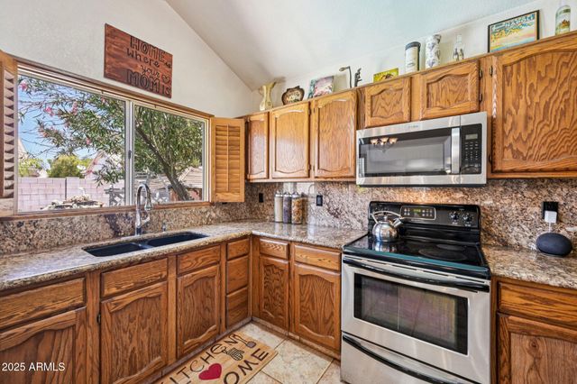 8362 W MICHELLE Drive, Peoria, AZ 85382