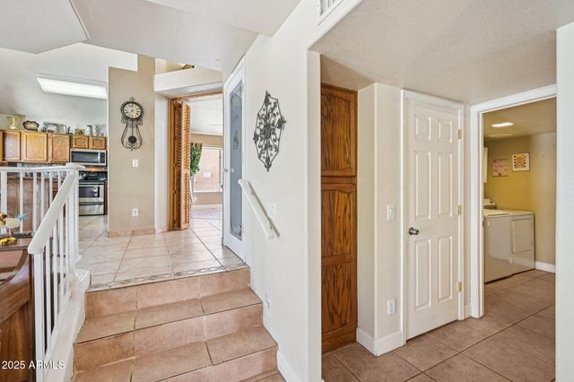 8362 W MICHELLE Drive, Peoria, AZ 85382