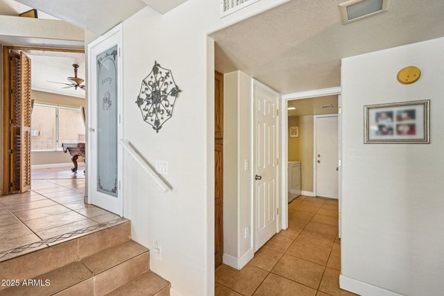 8362 W MICHELLE Drive, Peoria, AZ 85382