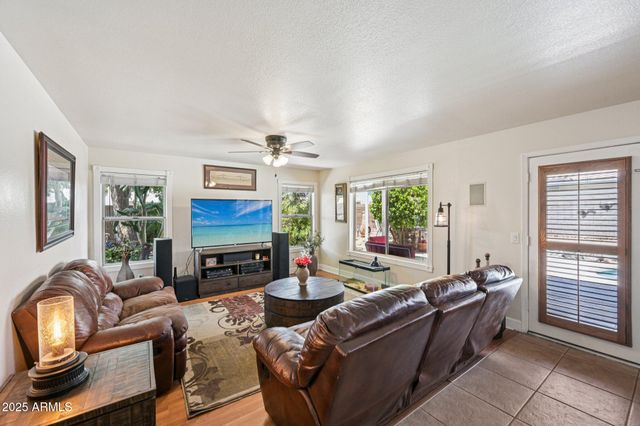 8362 W MICHELLE Drive, Peoria, AZ 85382