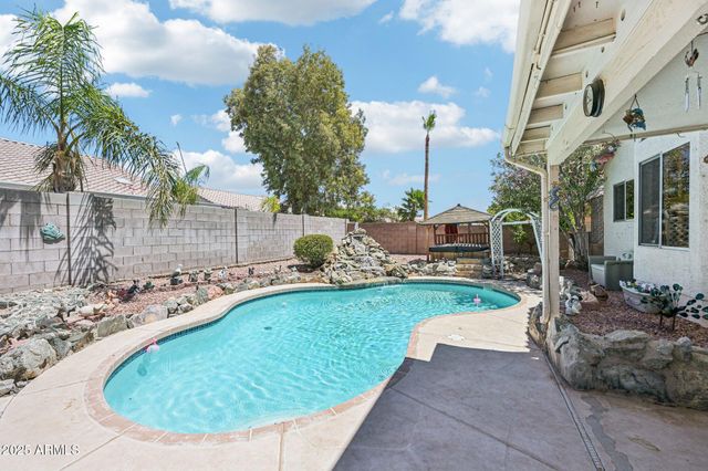 8362 W MICHELLE Drive, Peoria, AZ 85382