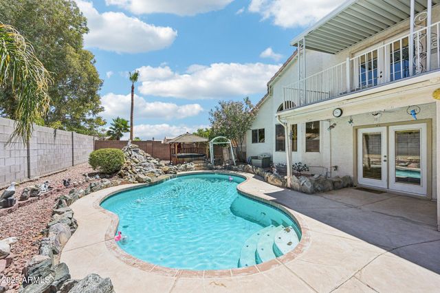 8362 W MICHELLE Drive, Peoria, AZ 85382