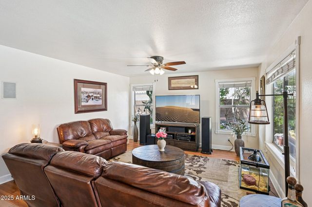 8362 W MICHELLE Drive, Peoria, AZ 85382