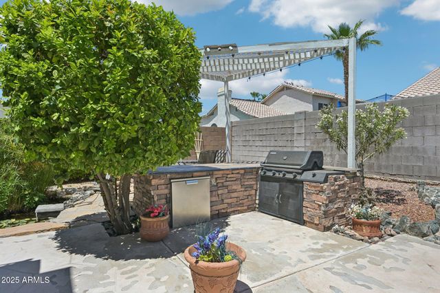 8362 W MICHELLE Drive, Peoria, AZ 85382