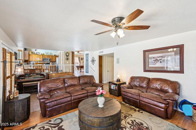 8362 W MICHELLE Drive, Peoria, AZ 85382