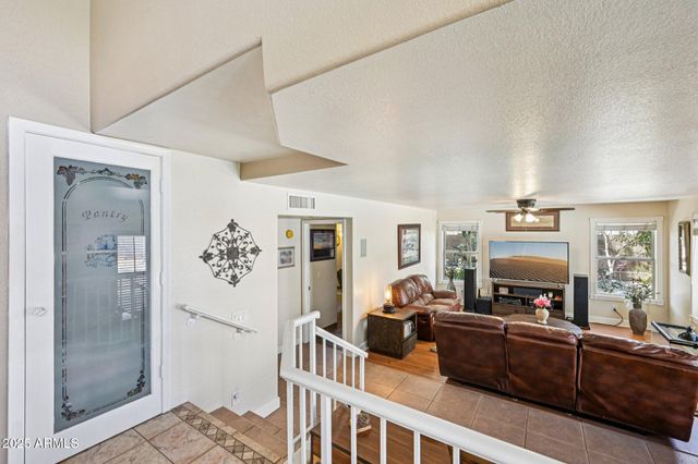 8362 W MICHELLE Drive, Peoria, AZ 85382