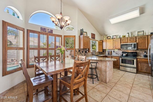 8362 W MICHELLE Drive, Peoria, AZ 85382