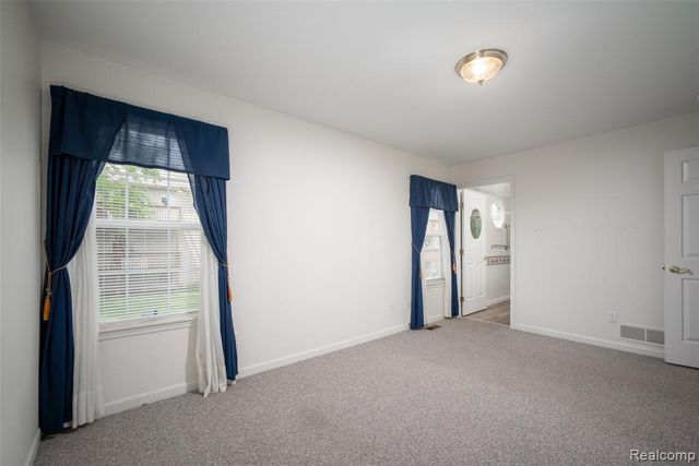 5026 Harbor Oak Drive, Waterford, MI 48329