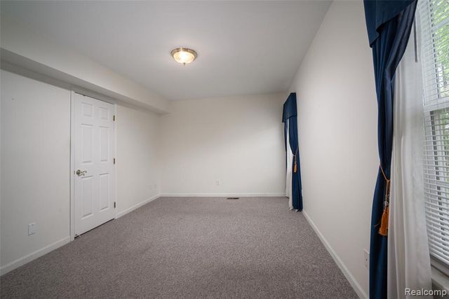 5026 Harbor Oak Drive, Waterford, MI 48329