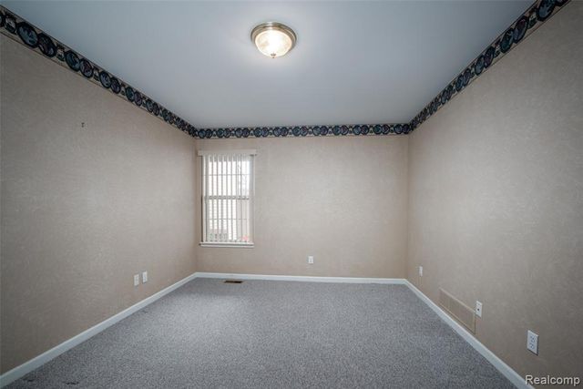 5026 Harbor Oak Drive, Waterford, MI 48329