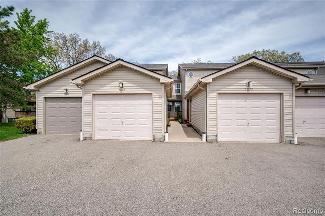 5026 Harbor Oak Drive, Waterford, MI 48329