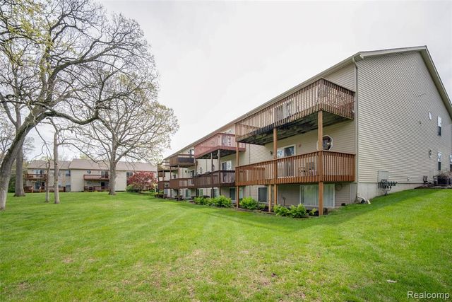 5026 Harbor Oak Drive, Waterford, MI 48329