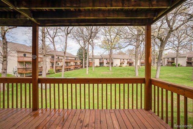5026 Harbor Oak Drive, Waterford, MI 48329