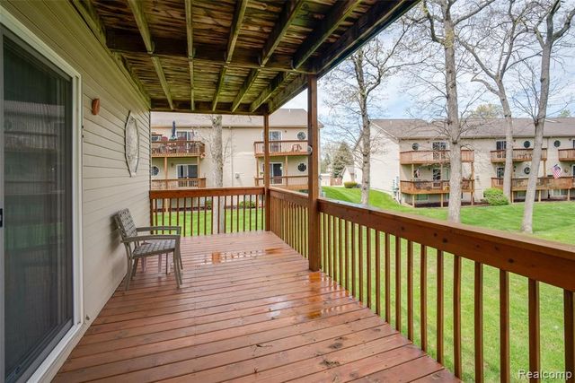 5026 Harbor Oak Drive, Waterford, MI 48329