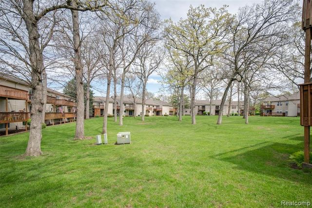 5026 Harbor Oak Drive, Waterford, MI 48329