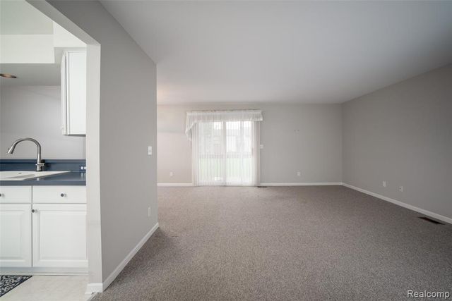5026 Harbor Oak Drive, Waterford, MI 48329