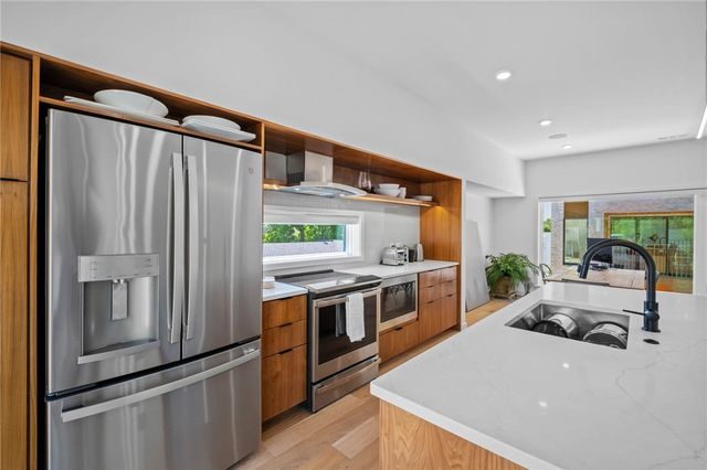 416 SE G Street, Bentonville, AR 72712