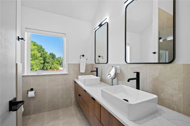 416 SE G Street, Bentonville, AR 72712