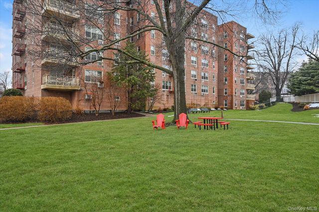 23-25 Bell Boulevard 6J, Bayside, NY 11360