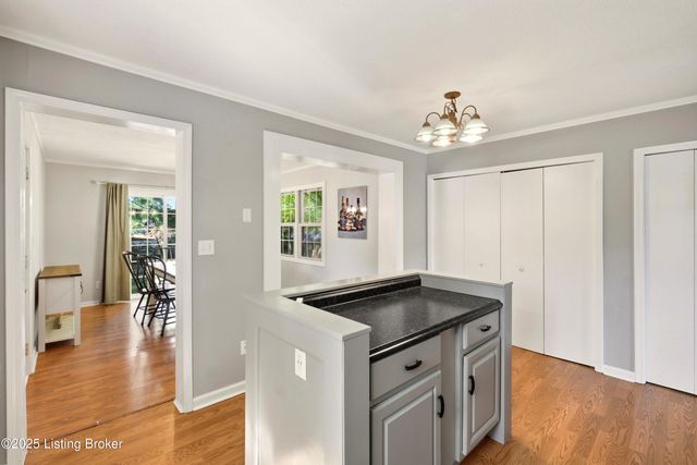 6905 Village Green Blvd, Pewee Valley, KY 40056