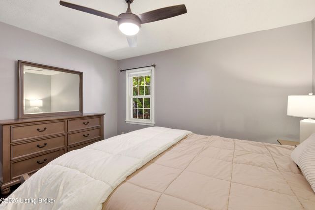 6905 Village Green Blvd, Pewee Valley, KY 40056