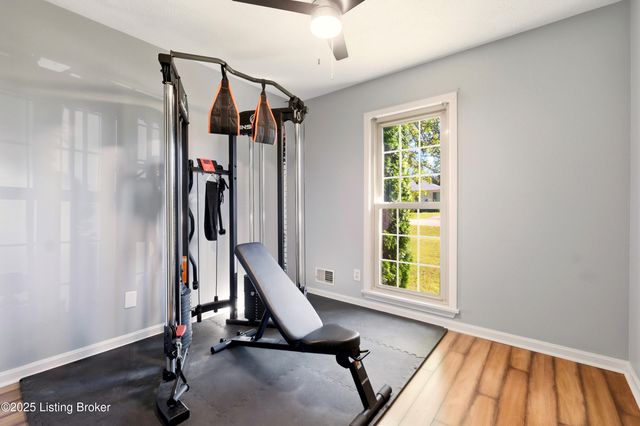 6905 Village Green Blvd, Pewee Valley, KY 40056