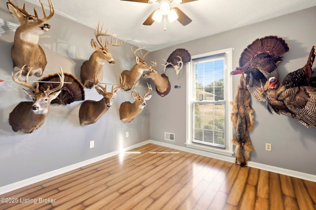 6905 Village Green Blvd, Pewee Valley, KY 40056