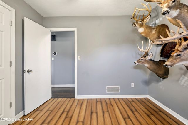 6905 Village Green Blvd, Pewee Valley, KY 40056