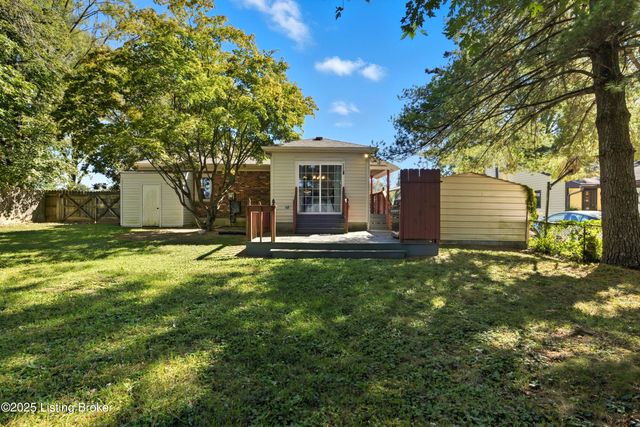 6905 Village Green Blvd, Pewee Valley, KY 40056