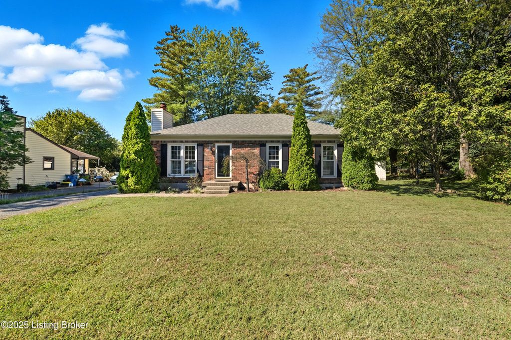 6905 Village Green Blvd, Pewee Valley, KY 40056