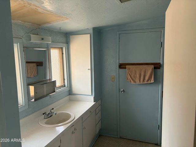 2105 E LONE CACTUS Drive, Phoenix, AZ 85024