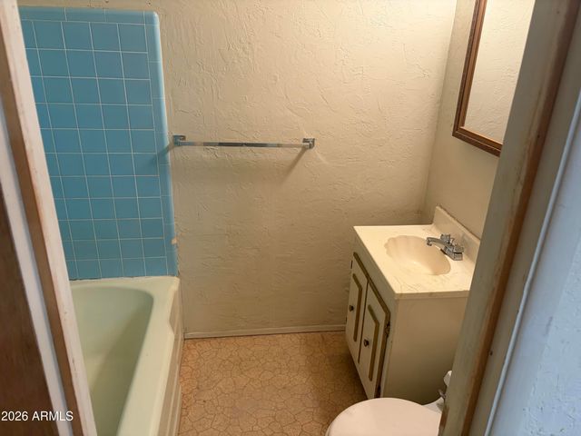 2105 E LONE CACTUS Drive, Phoenix, AZ 85024