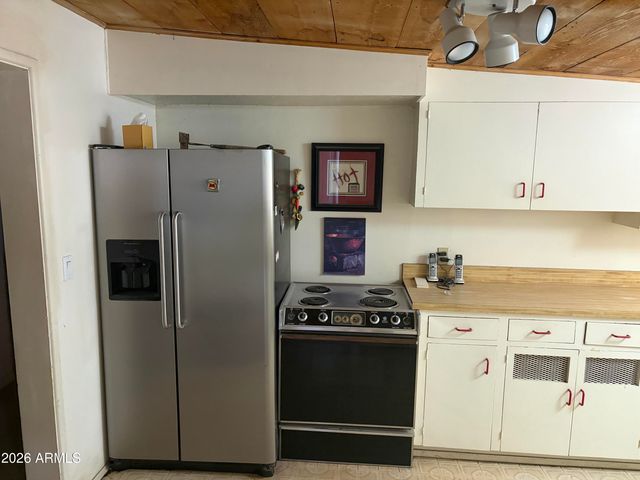 2105 E LONE CACTUS Drive, Phoenix, AZ 85024