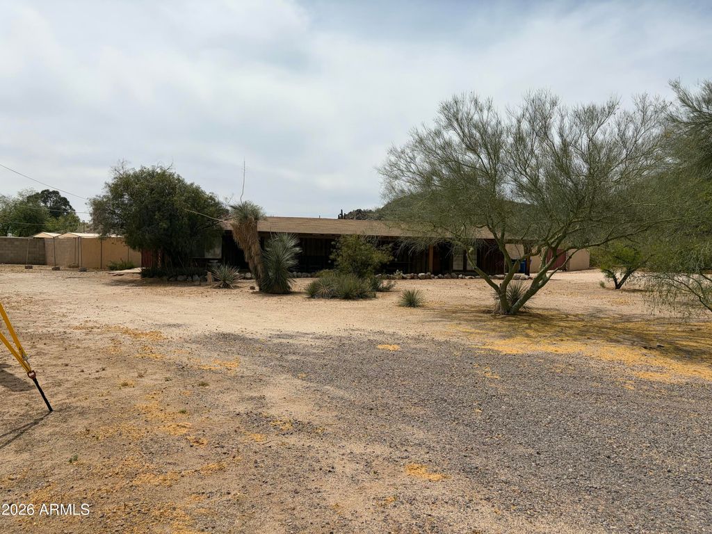 2105 E LONE CACTUS Drive, Phoenix, AZ 85024